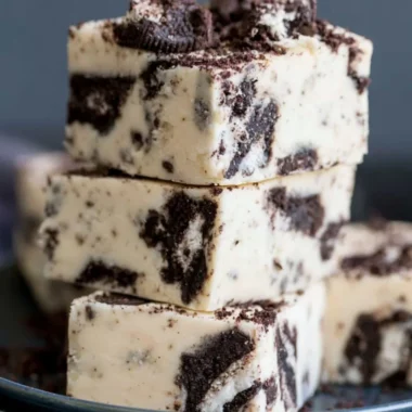 Delicious homemade Oreo Fudge recipe with chocolate and Oreo cookies