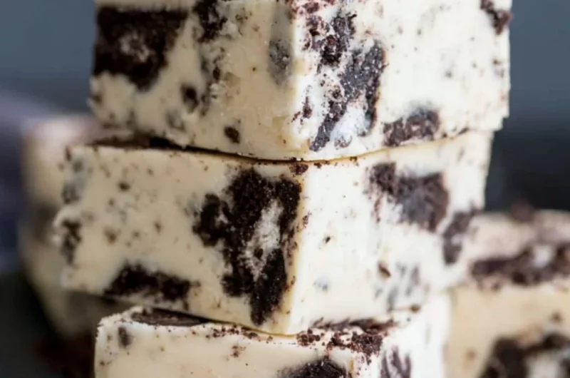 Delicious homemade Oreo Fudge recipe with chocolate and Oreo cookies