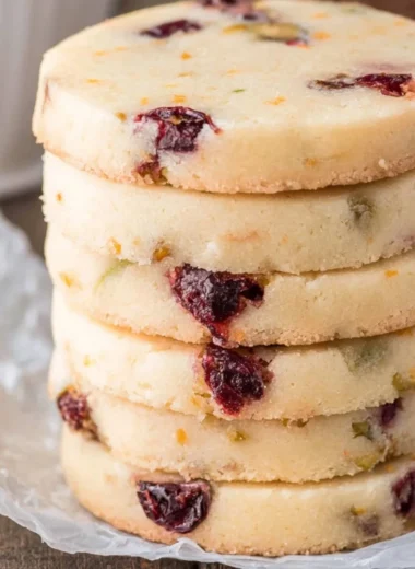 Cranberry Pistachio Shortbread cookies with cranberries and pistachios